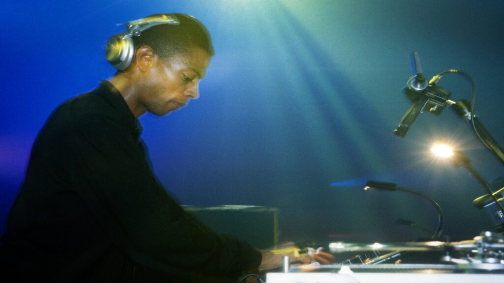 Jeff Mills porta il leggendario “Live at Liquid Room” su apple music